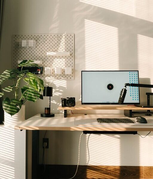 How to Create a Cozy and Functional Home Office Space